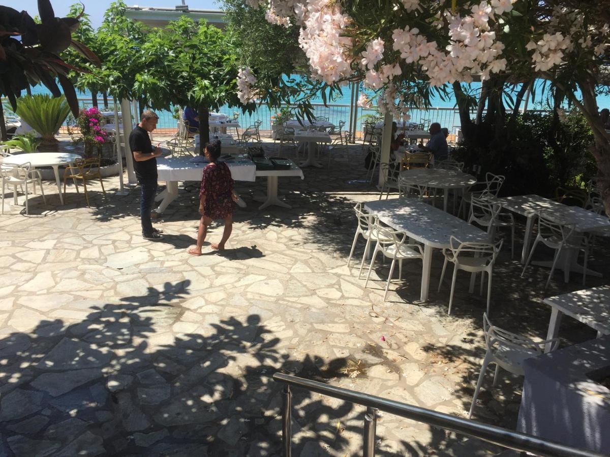 Ajaccio Magnifique T2 37M2 Centre Ville Vue Mer Au Bord De La Plage Neuf 4 Couchages Balcon Parking Prive Ferme Clim Wifi Экстерьер фото